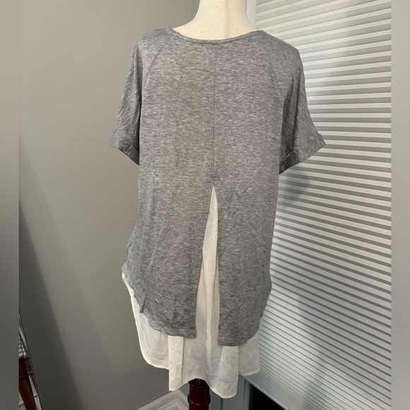 Gilli | Relaxed Heather Grey Tee with Split Back Tail Ruffle | Small - Picture 3 of 8